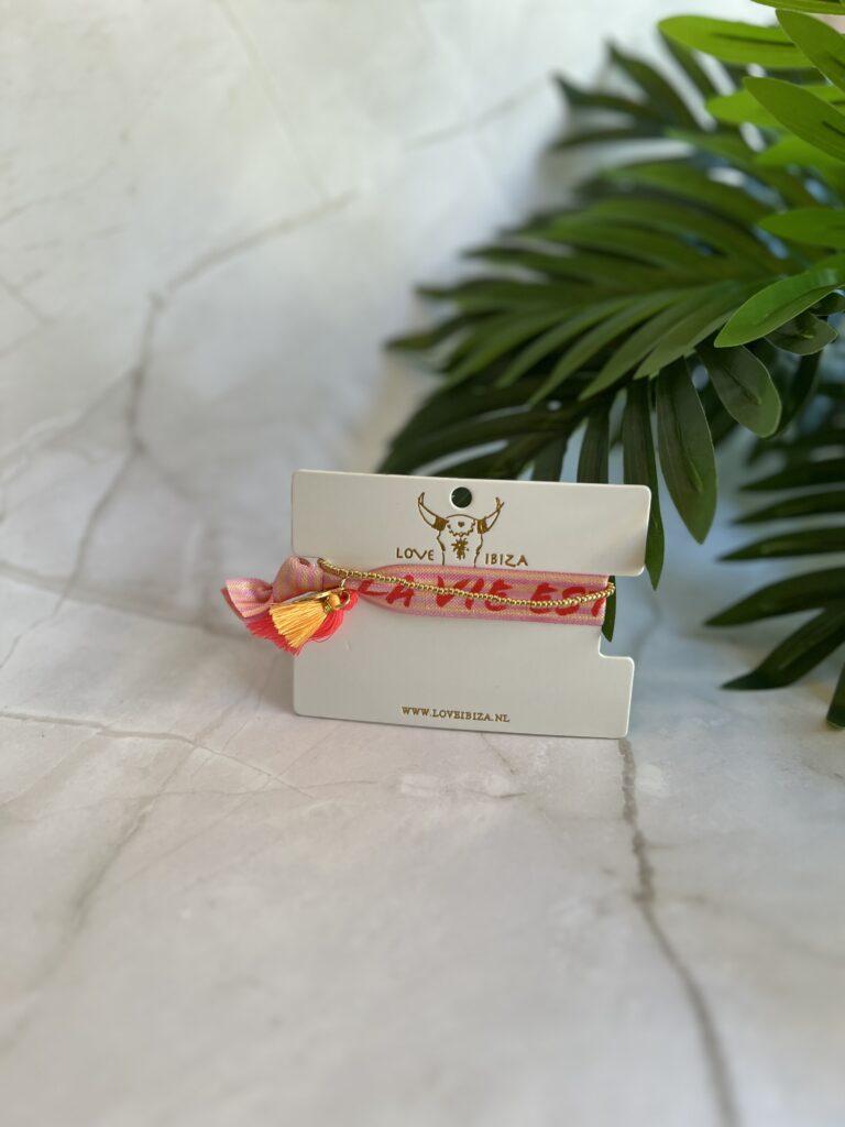 Armband von Love Ibiza mit dem Motto 'La Vie Est Belle'